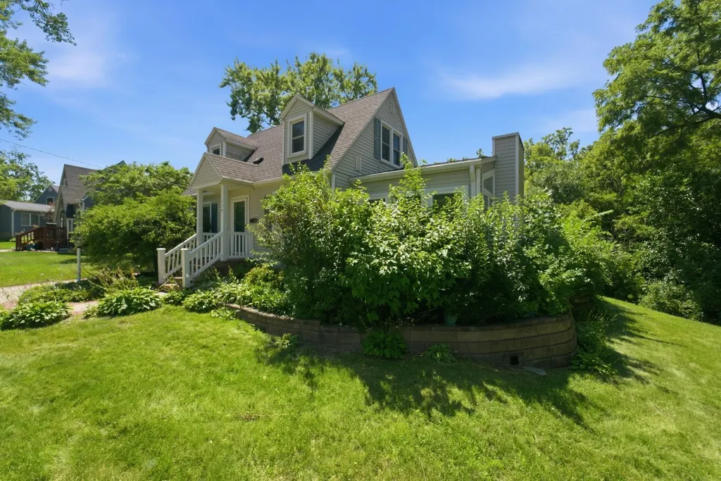114 Hanna Boulevard Waterloo IA 50701