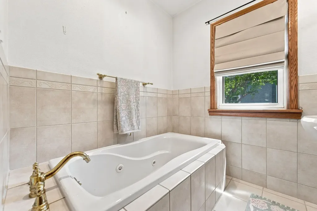 114 Hanna Boulevard Waterloo IA 50701