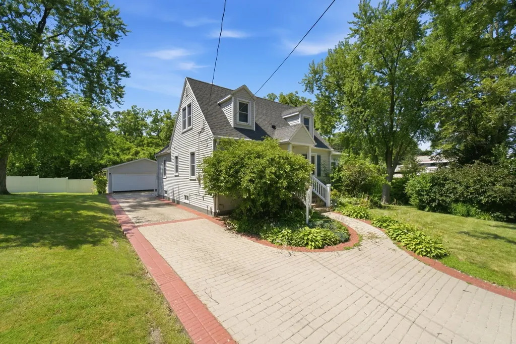 114 Hanna Boulevard Waterloo IA 50701