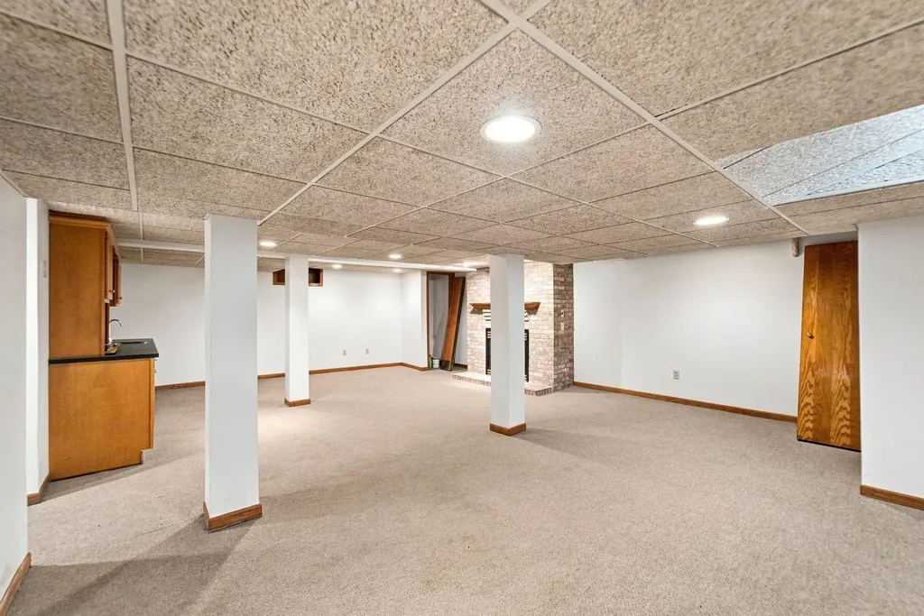 114 Hanna Boulevard Waterloo IA 50701