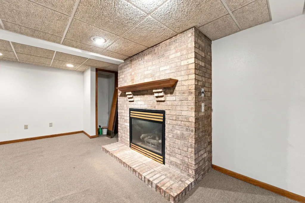 114 Hanna Boulevard Waterloo IA 50701