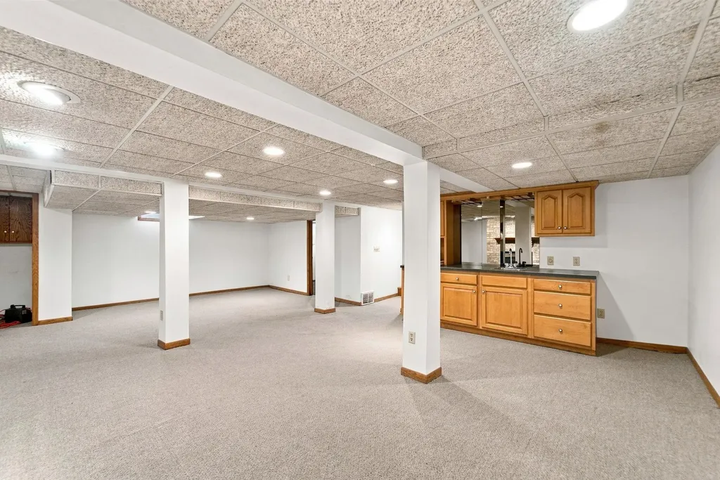 114 Hanna Boulevard Waterloo IA 50701