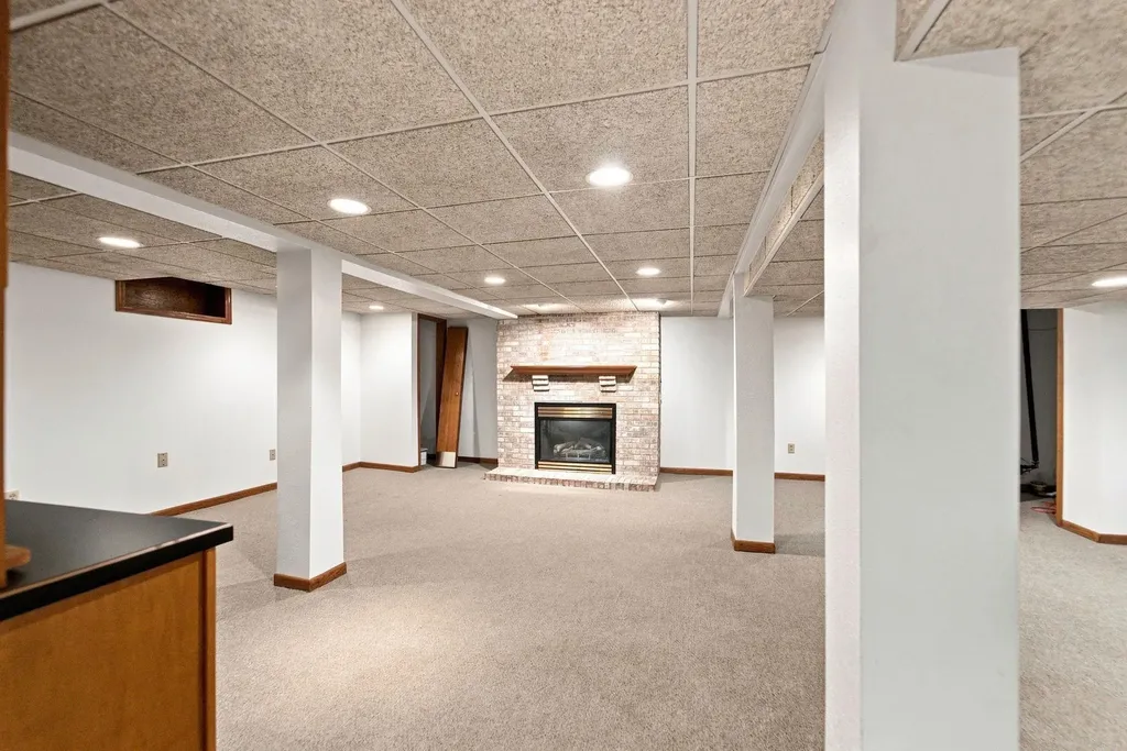 114 Hanna Boulevard Waterloo IA 50701