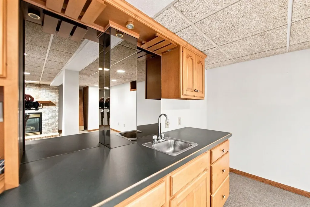 114 Hanna Boulevard Waterloo IA 50701