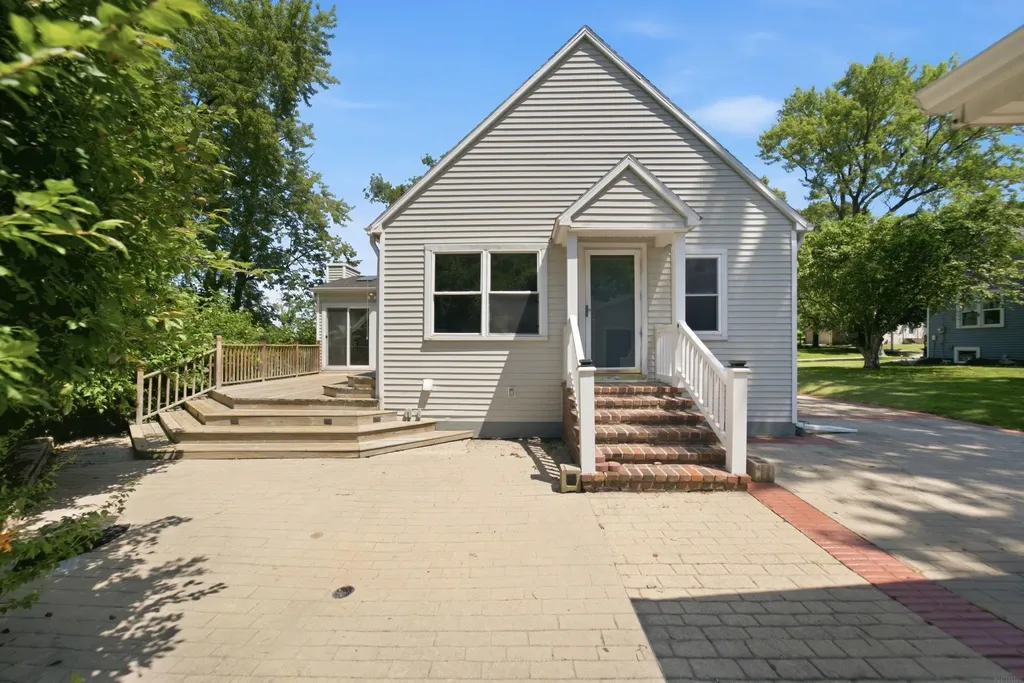114 Hanna Boulevard Waterloo IA 50701