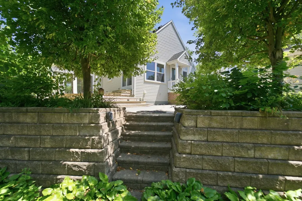 114 Hanna Boulevard Waterloo IA 50701