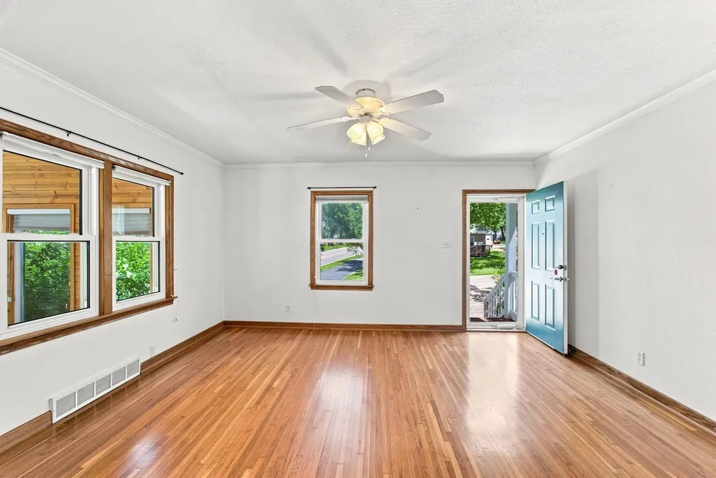 114 Hanna Boulevard Waterloo IA 50701