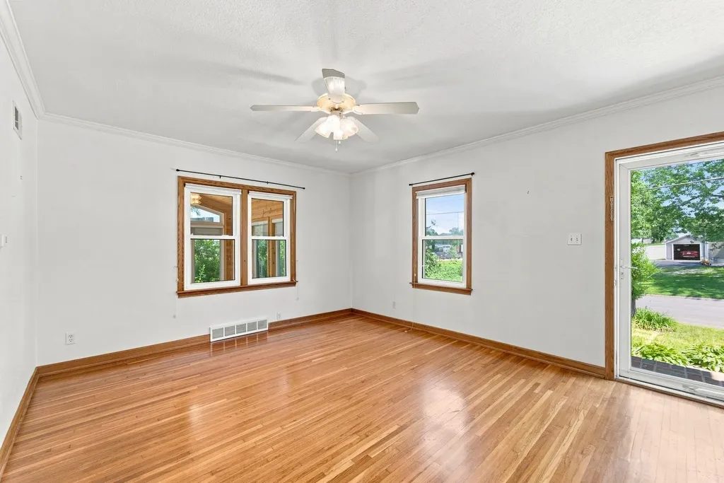 114 Hanna Boulevard Waterloo IA 50701