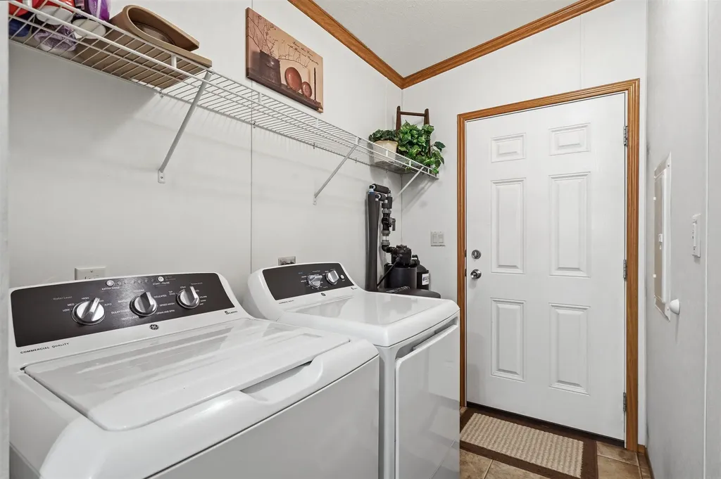 35 12th Avenue NW Oelwein IA 50662