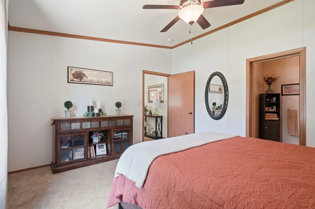 35 12th Avenue NW Oelwein IA 50662