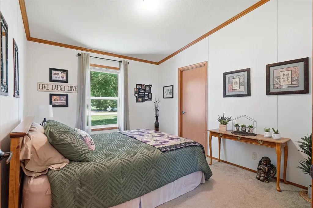 35 12th Avenue NW Oelwein IA 50662