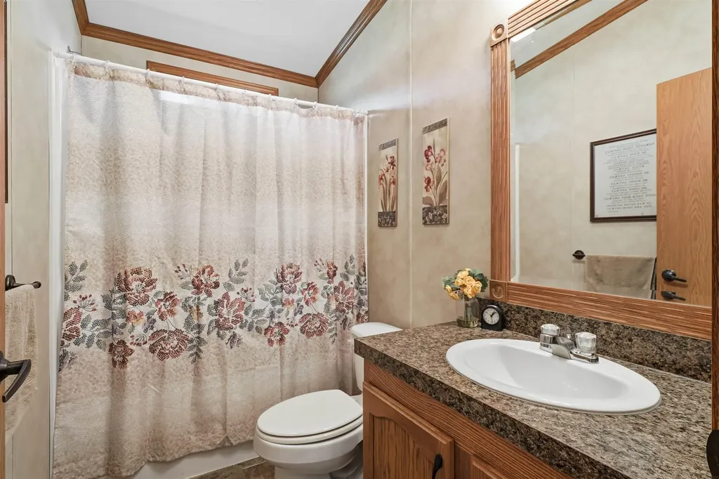 35 12th Avenue NW Oelwein IA 50662