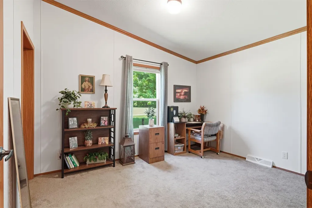 35 12th Avenue NW Oelwein IA 50662