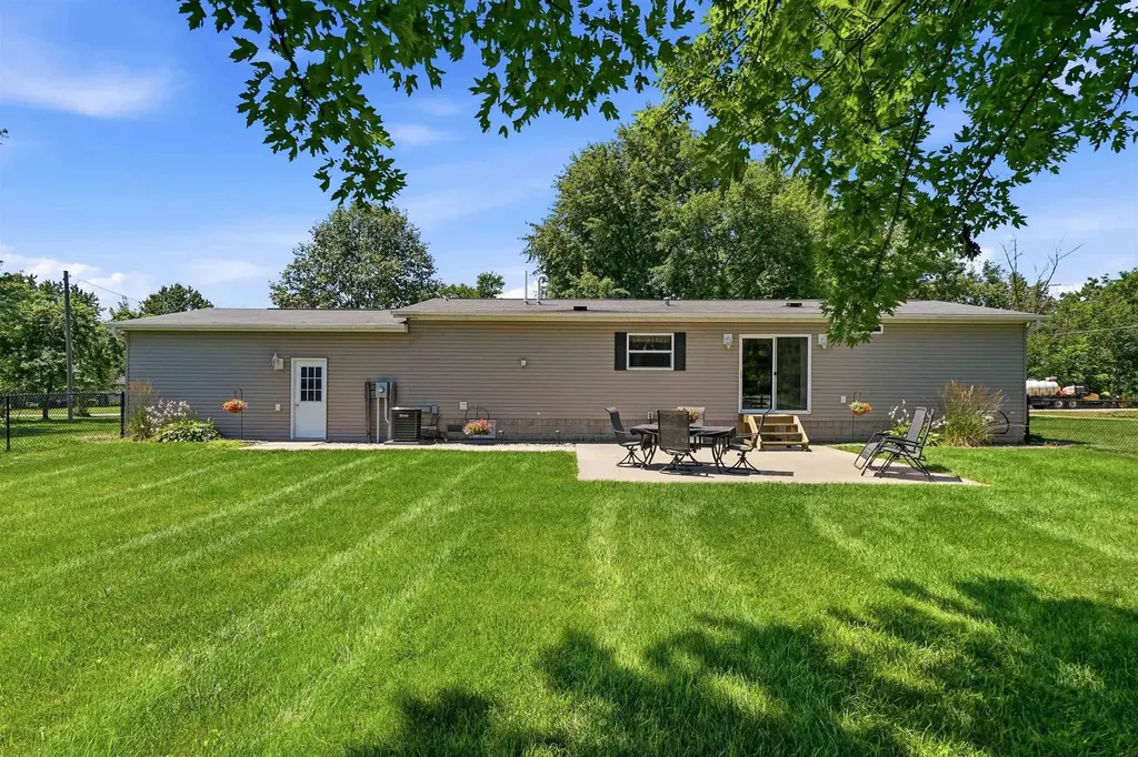 35 12th Avenue NW Oelwein IA 50662