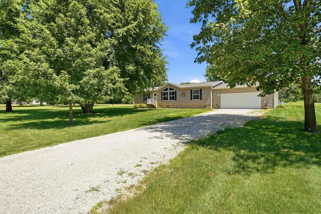 35 12th Avenue NW Oelwein IA 50662