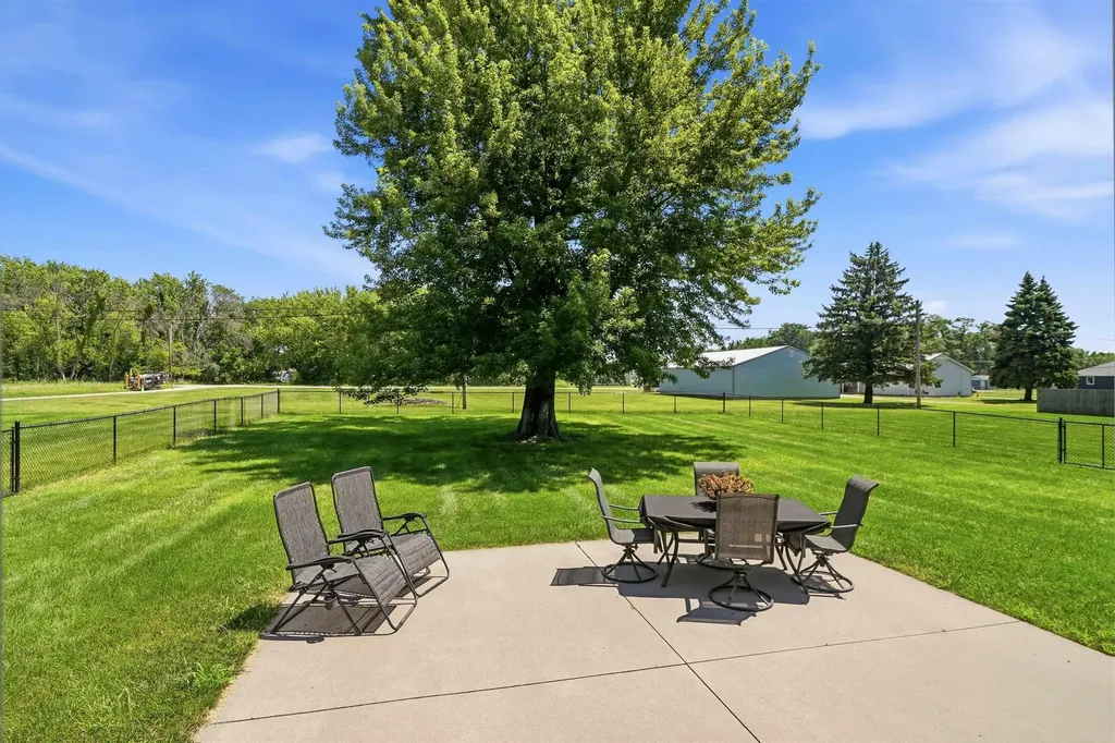 35 12th Avenue NW Oelwein IA 50662