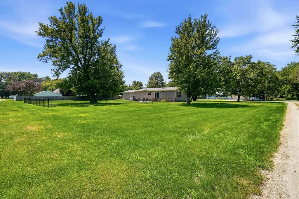 35 12th Avenue NW Oelwein IA 50662