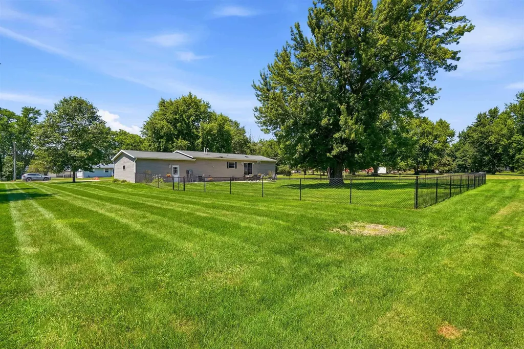 35 12th Avenue NW Oelwein IA 50662