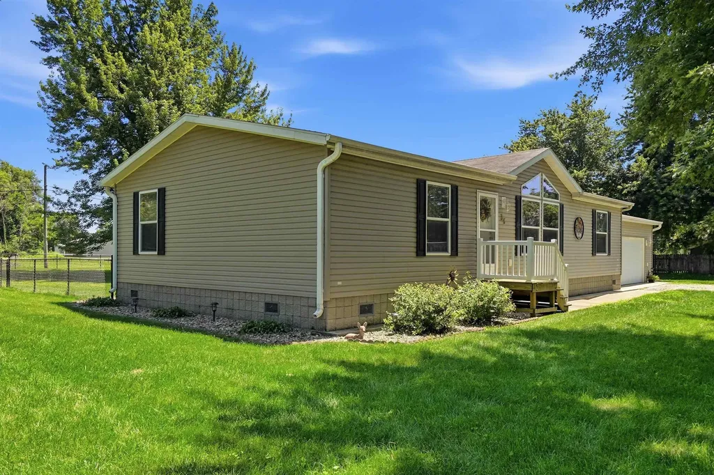 35 12th Avenue NW Oelwein IA 50662