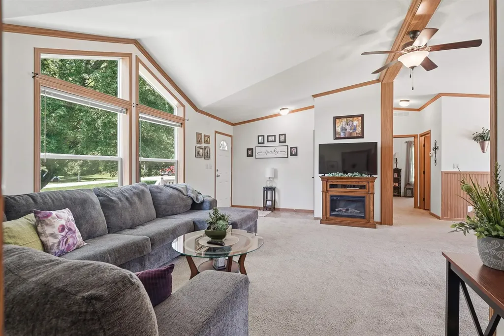35 12th Avenue NW Oelwein IA 50662