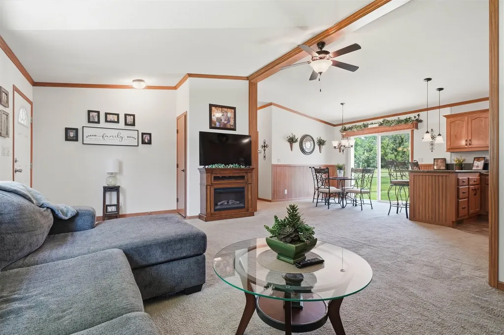 35 12th Avenue NW Oelwein IA 50662