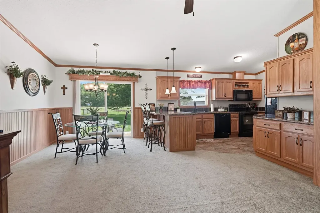 35 12th Avenue NW Oelwein IA 50662