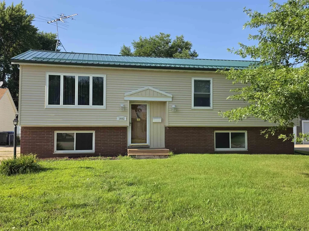 1662 Oakwood Drive Waterloo IA 50703