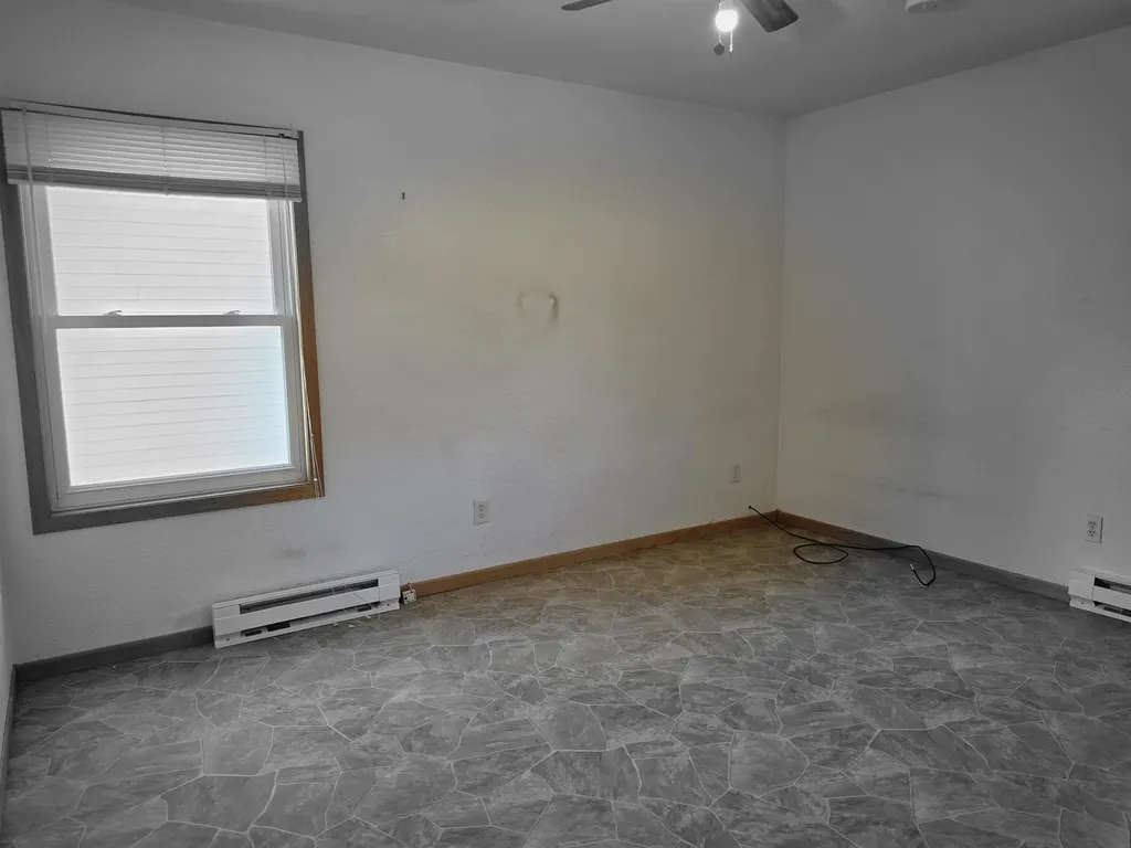 1662 Oakwood Drive Waterloo IA 50703