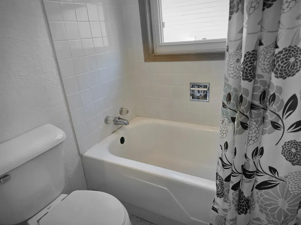 1662 Oakwood Drive Waterloo IA 50703