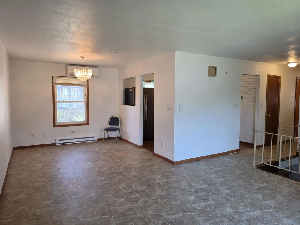 1662 Oakwood Drive Waterloo IA 50703