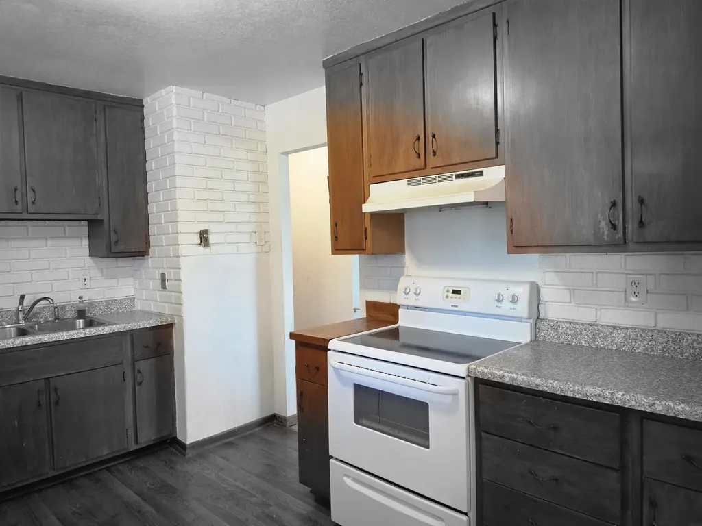 1662 Oakwood Drive Waterloo IA 50703