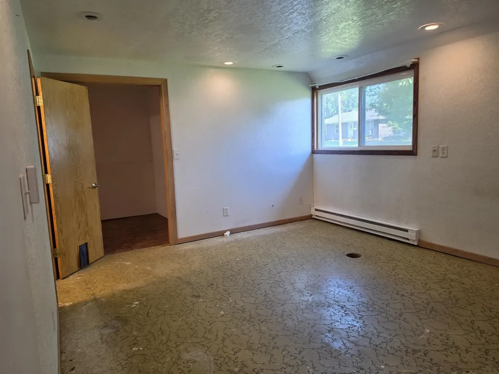 1662 Oakwood Drive Waterloo IA 50703