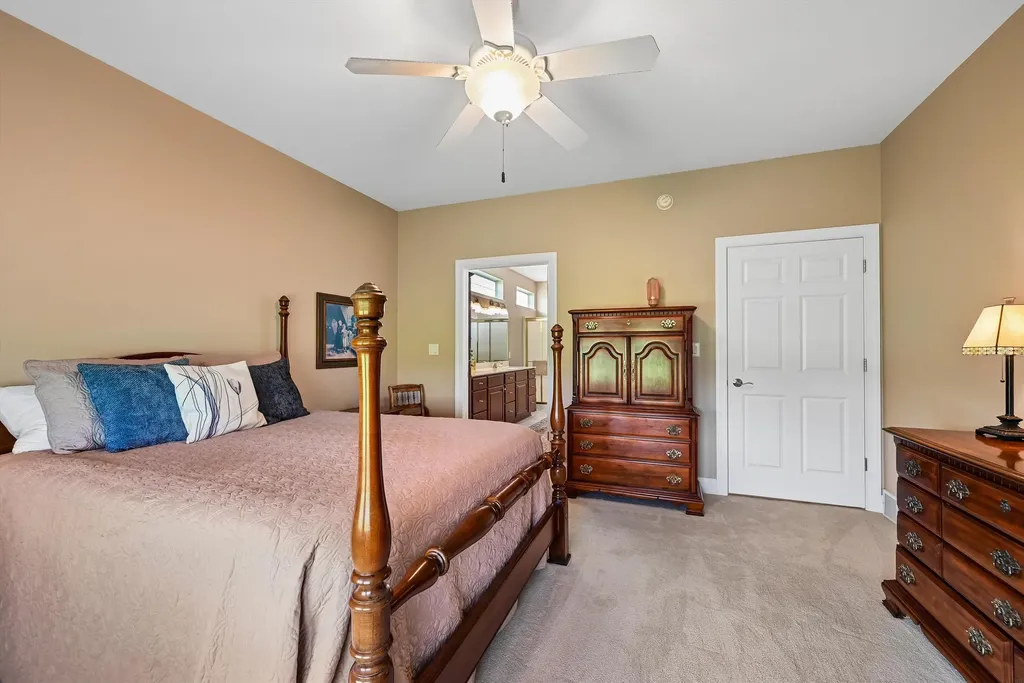 156 Augusta Circle Waverly IA 50677