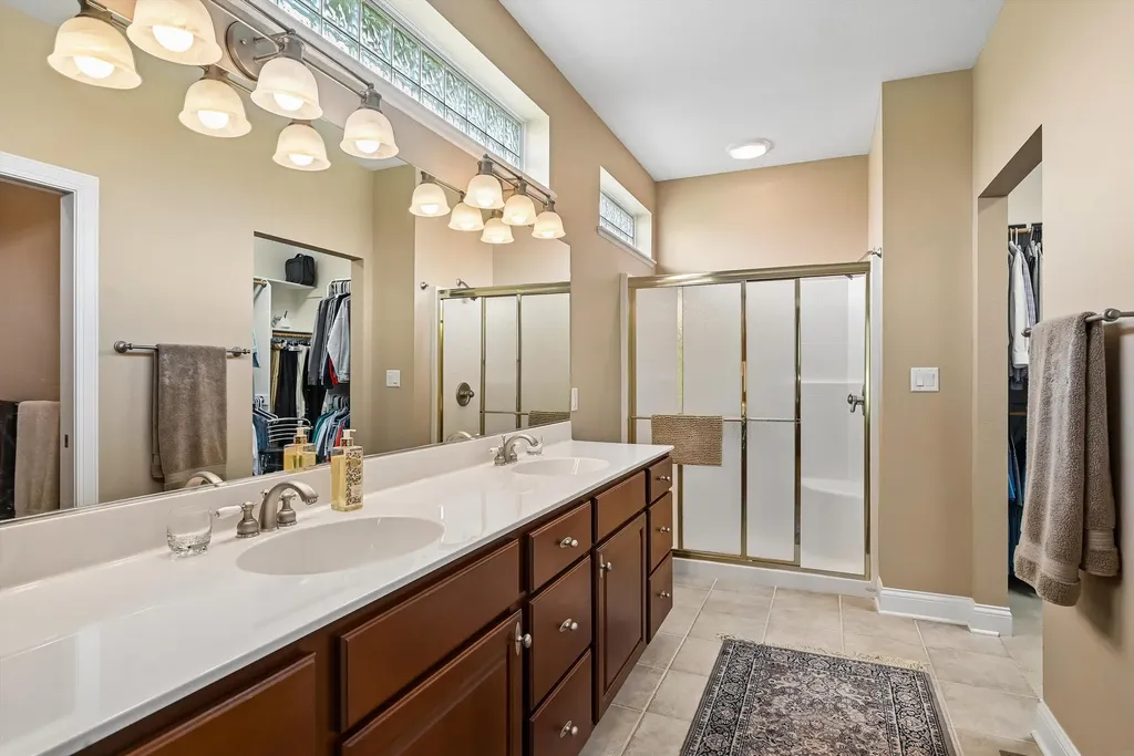 156 Augusta Circle Waverly IA 50677