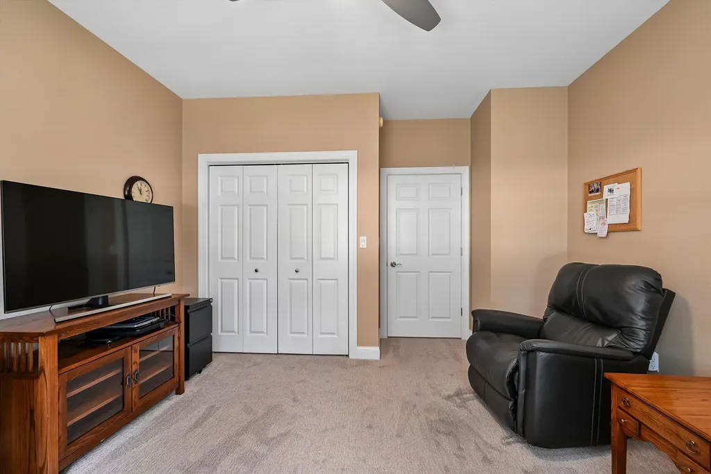 156 Augusta Circle Waverly IA 50677
