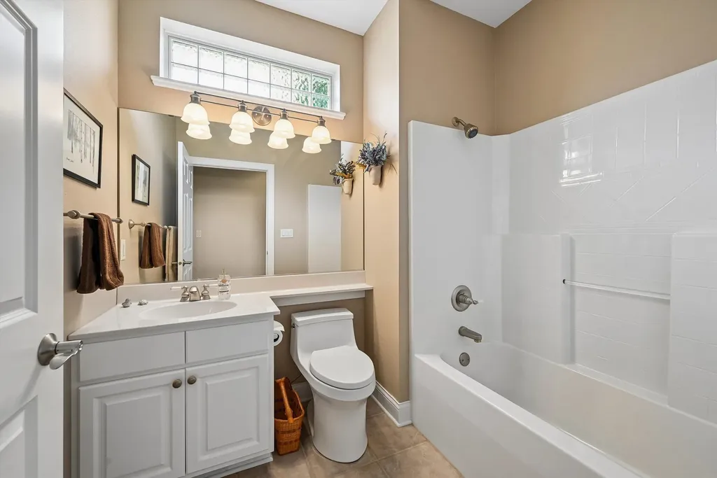 156 Augusta Circle Waverly IA 50677