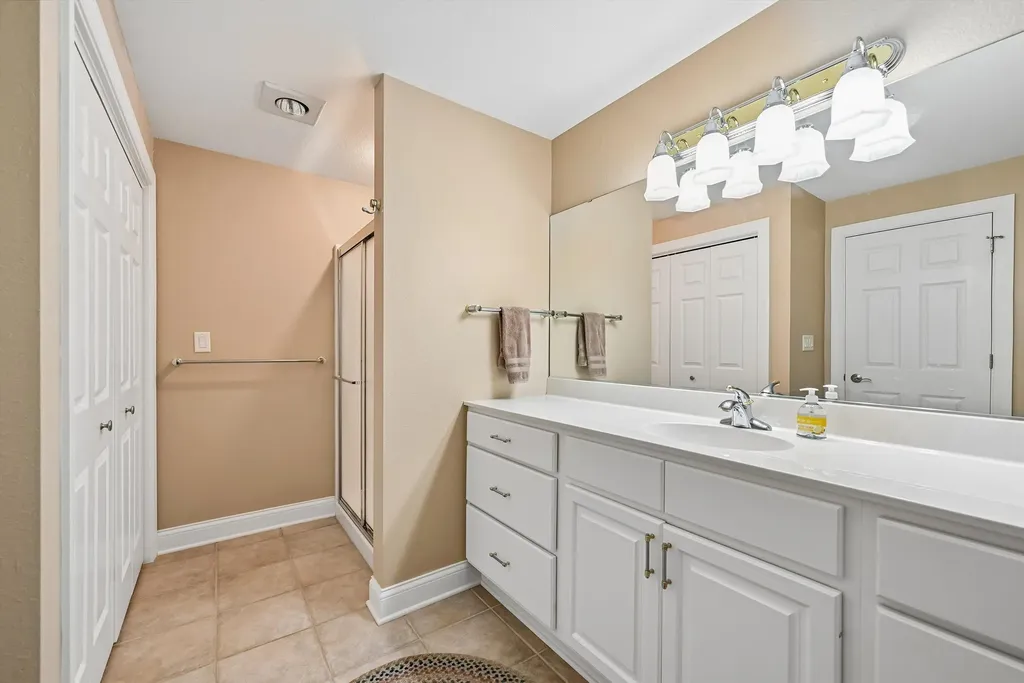 156 Augusta Circle Waverly IA 50677