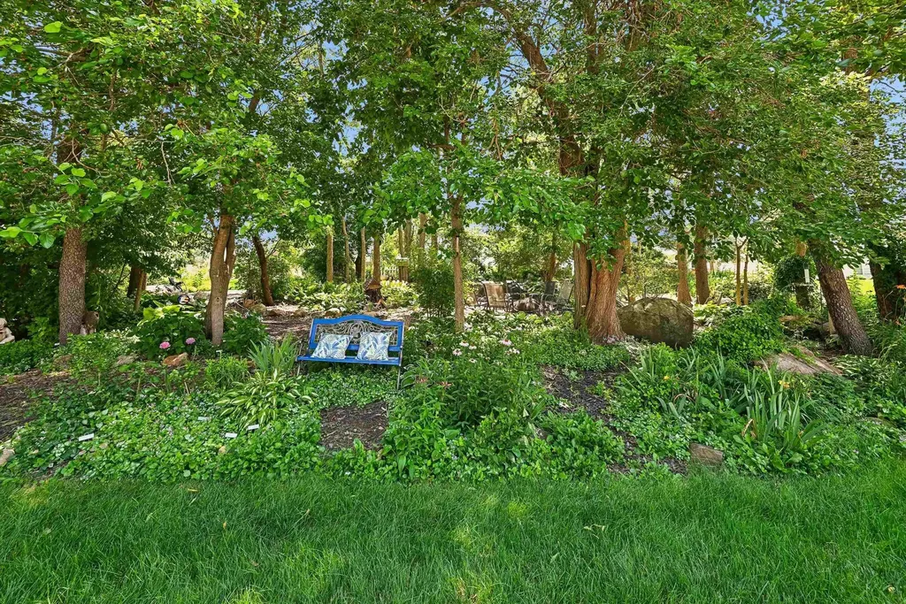 156 Augusta Circle Waverly IA 50677