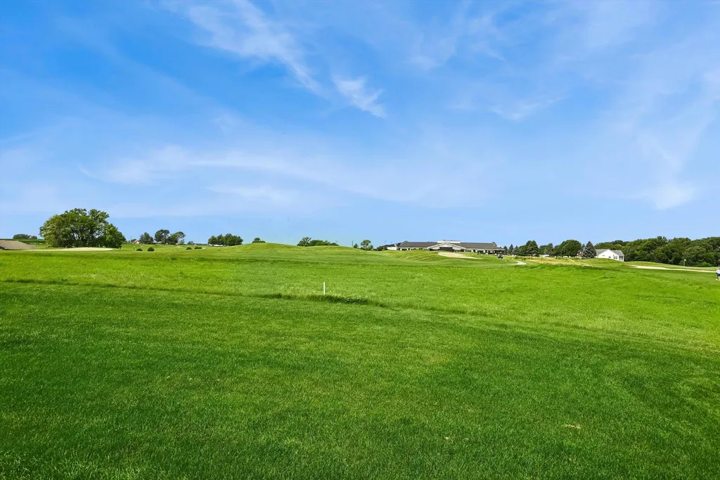 156 Augusta Circle Waverly IA 50677