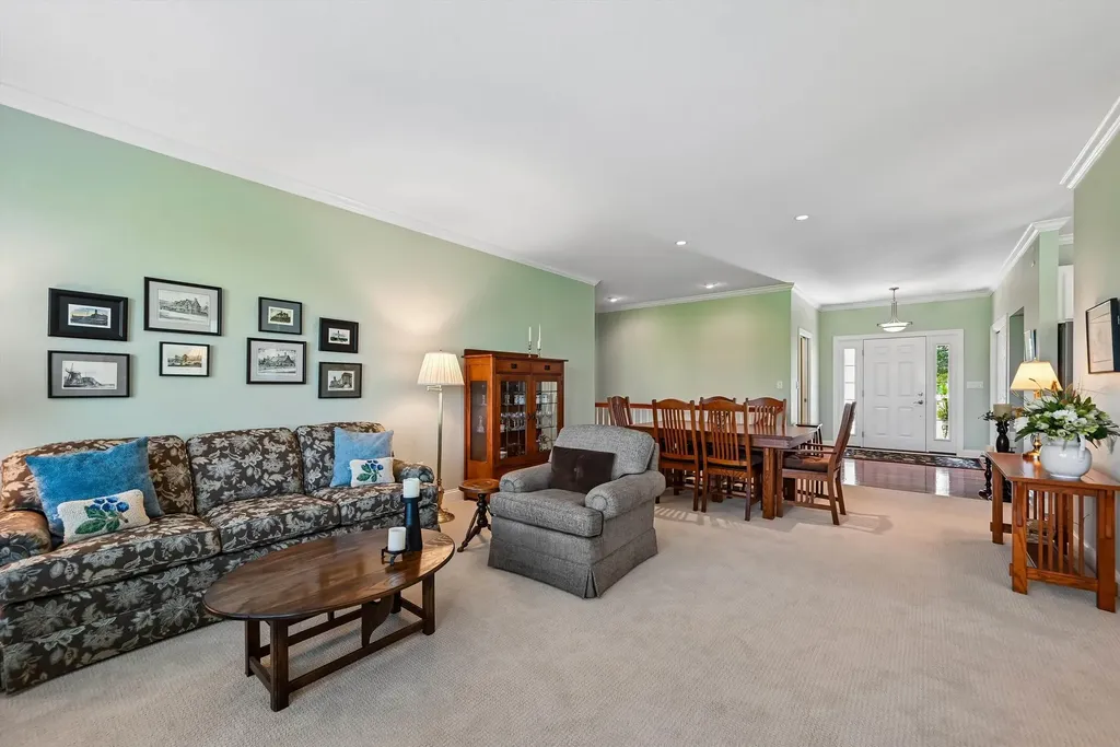 156 Augusta Circle Waverly IA 50677