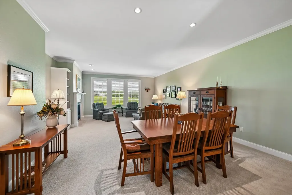 156 Augusta Circle Waverly IA 50677