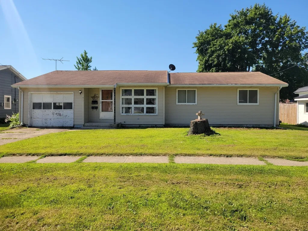 817 E Butler Street Manchester IA 52057