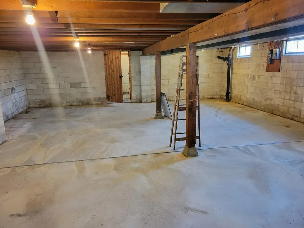 817 E Butler Street Manchester IA 52057