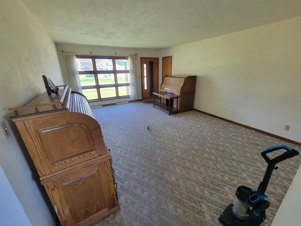 817 E Butler Street Manchester IA 52057