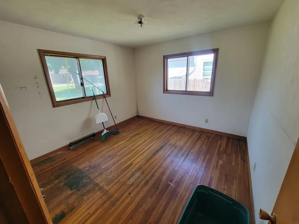 817 E Butler Street Manchester IA 52057