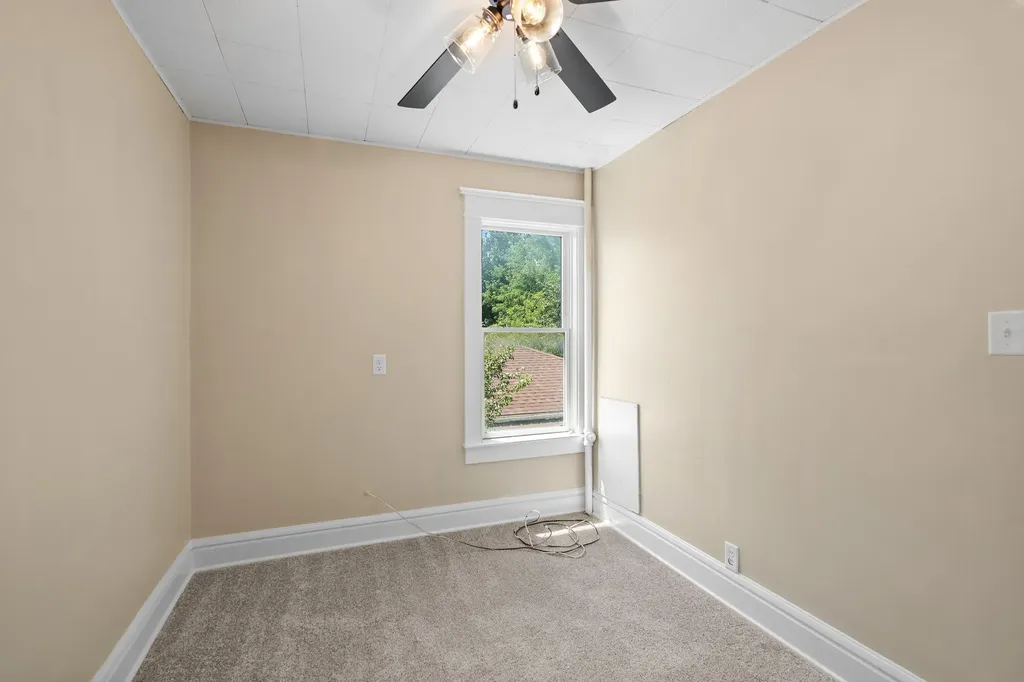 609 Baltimore Street Waterloo IA 50701