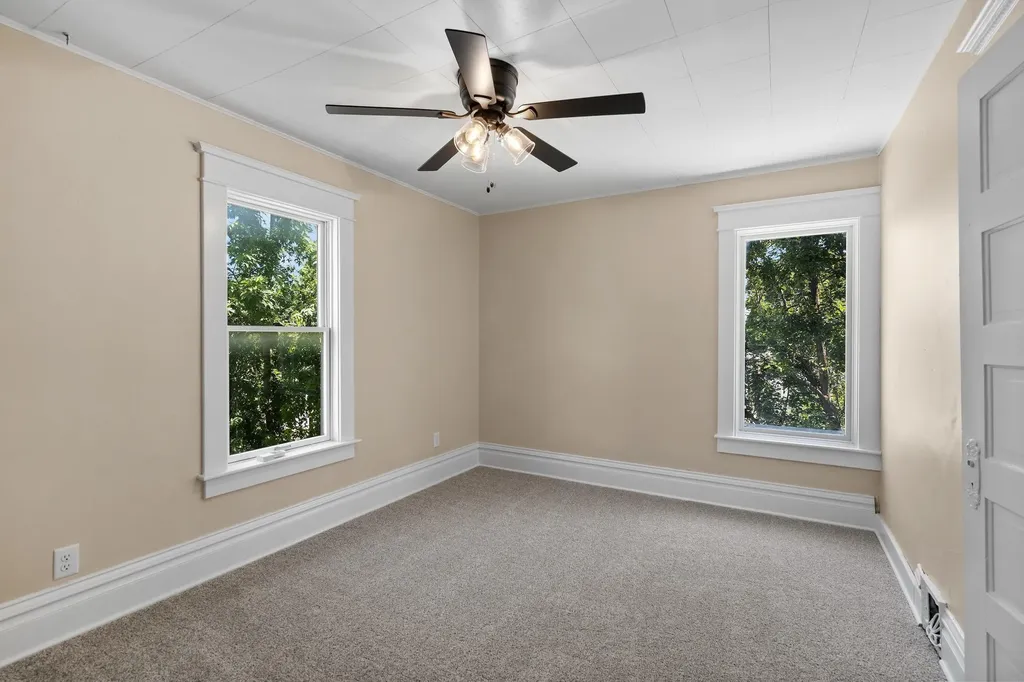 609 Baltimore Street Waterloo IA 50701