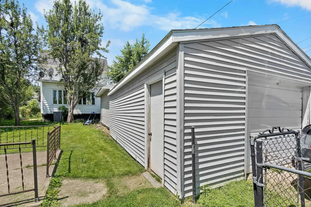 609 Baltimore Street Waterloo IA 50701
