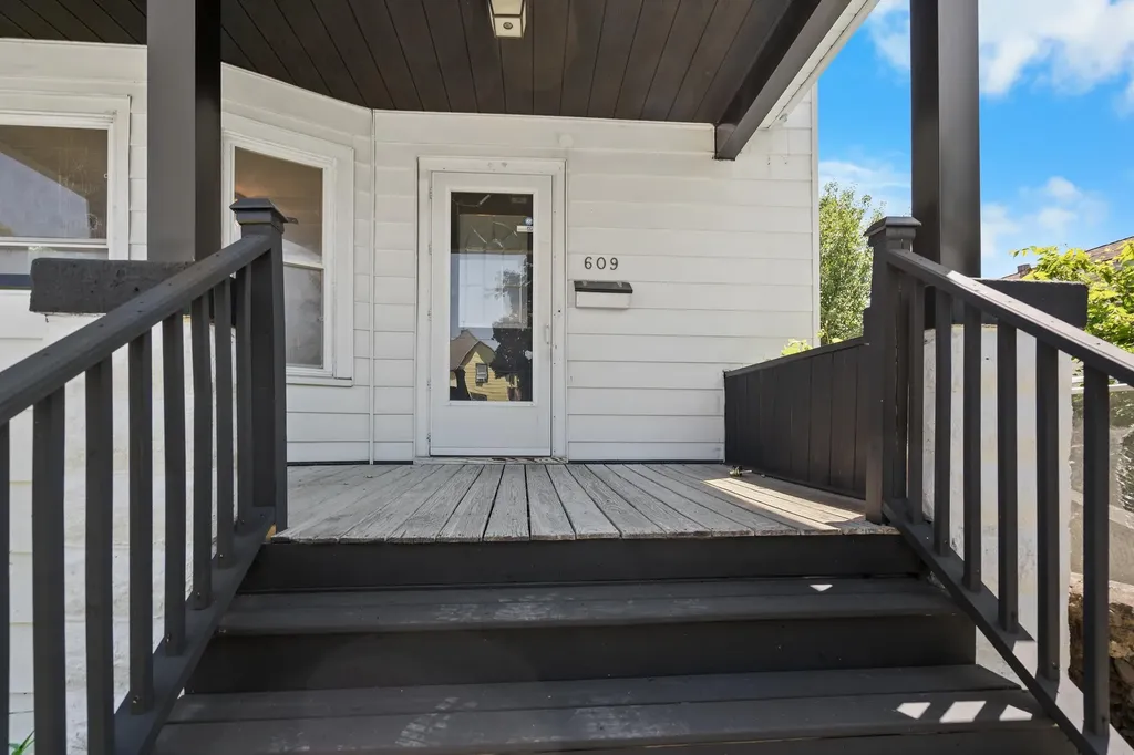 609 Baltimore Street Waterloo IA 50701