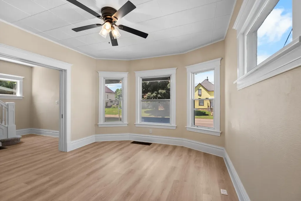 609 Baltimore Street Waterloo IA 50701